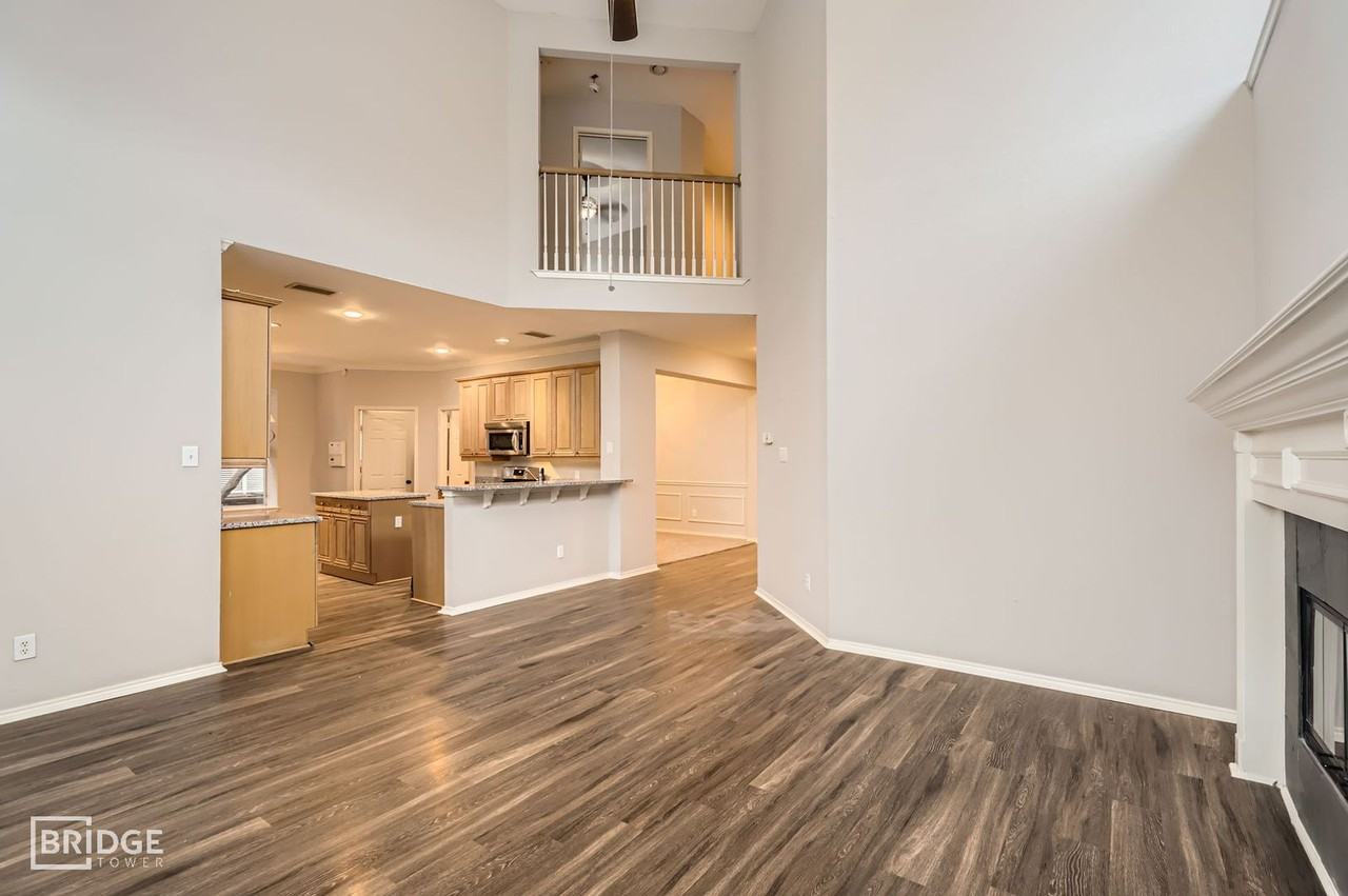 1105 Shores Blvd - Photo 6 of 27