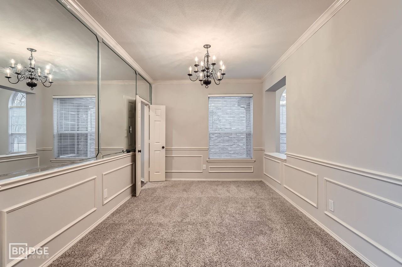 1105 Shores Blvd - Photo 7 of 27