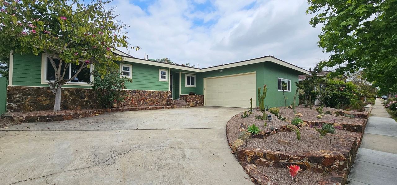 5812 Lancaster Dr - Photo 2 of 33