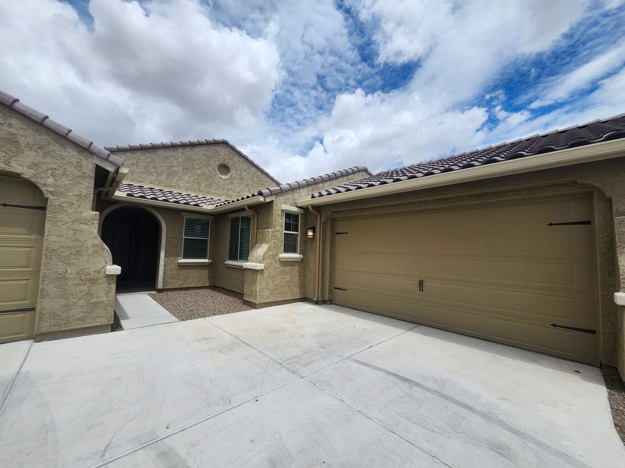 18380 W Sandlewood Dr - Photo 3 of 37
