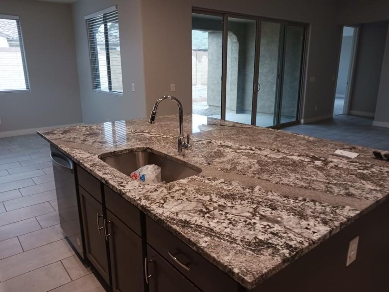 18380 W Sandlewood Dr - Photo 6 of 37