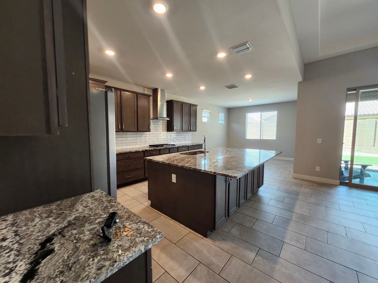 18380 W Sandlewood Dr - Photo 7 of 37