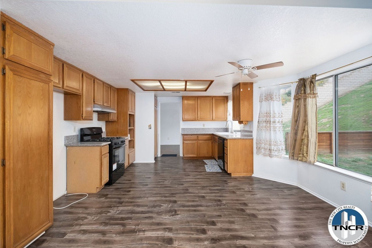 3049 Mojave Ct - Photo 3 of 17