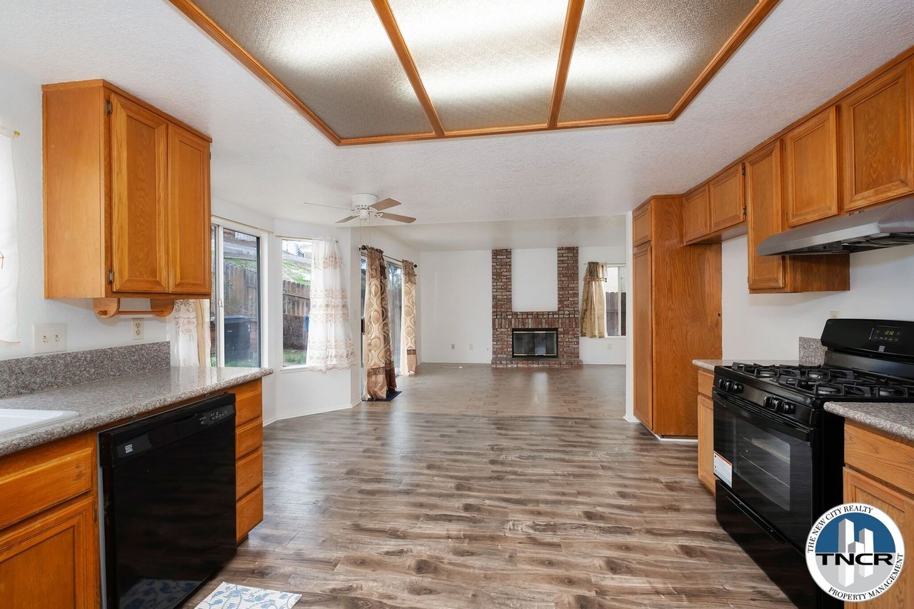 3049 Mojave Ct - Photo 4 of 17