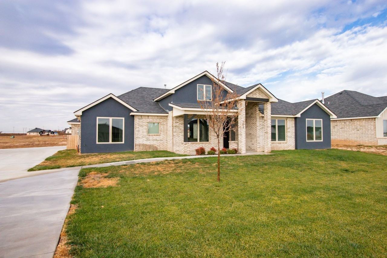 503 Country Club Dr - Photo 2 of 40