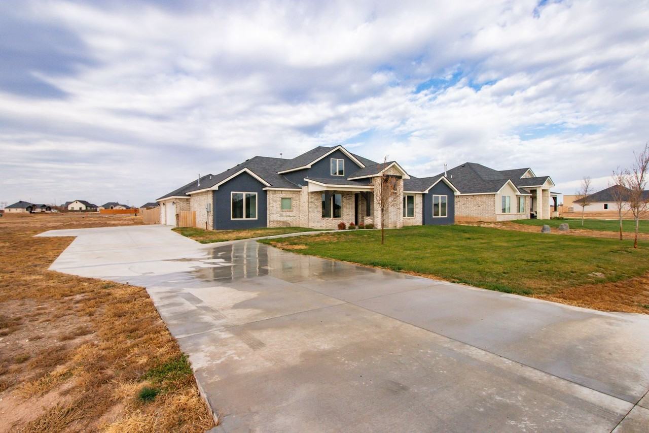 503 Country Club Dr - Photo 4 of 40