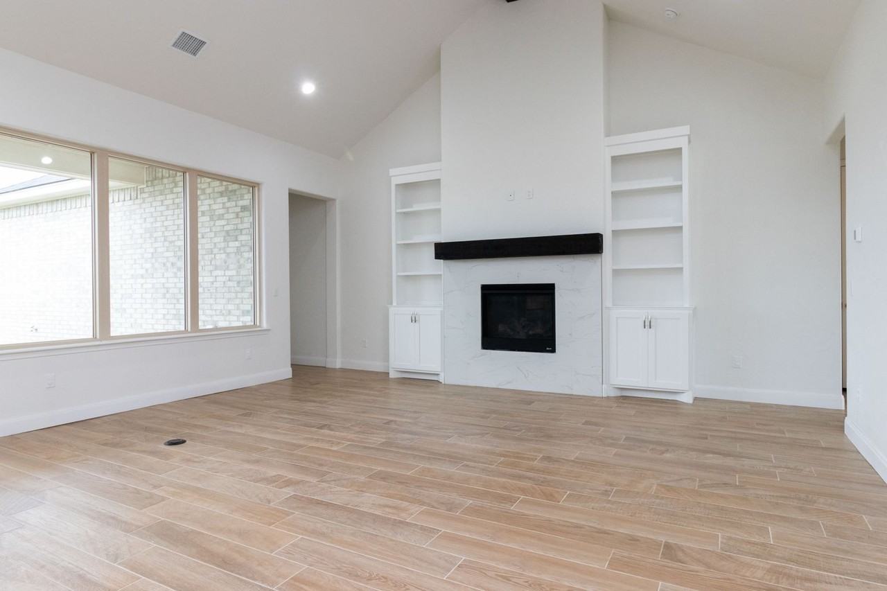 503 Country Club Dr - Photo 6 of 40