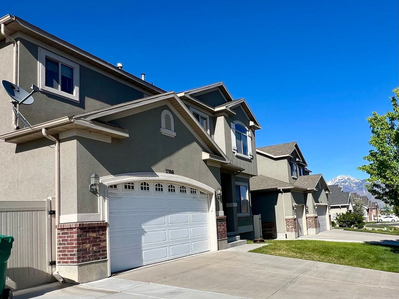 3308 W Sanborn Dr - Photo 2 of 24