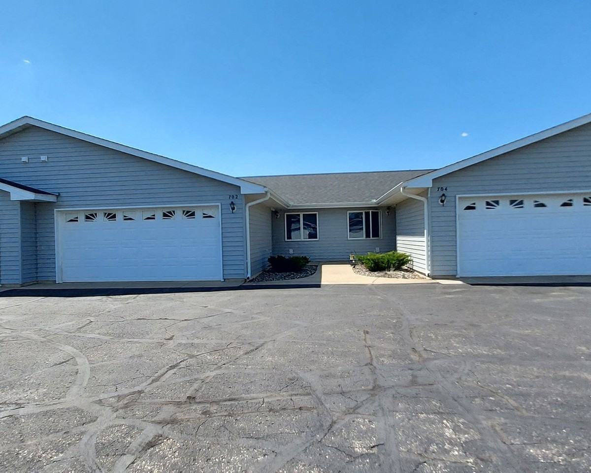 702 Raymond St - Photo 2 of 18