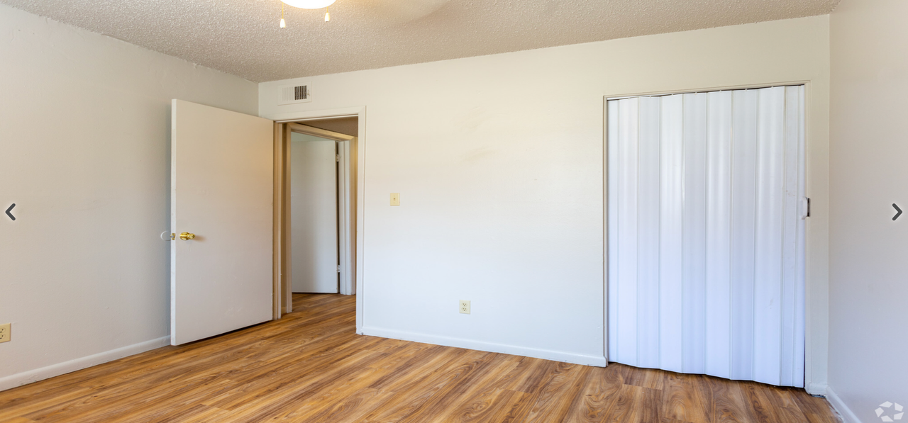 Yorktown - Photo 2 of 22