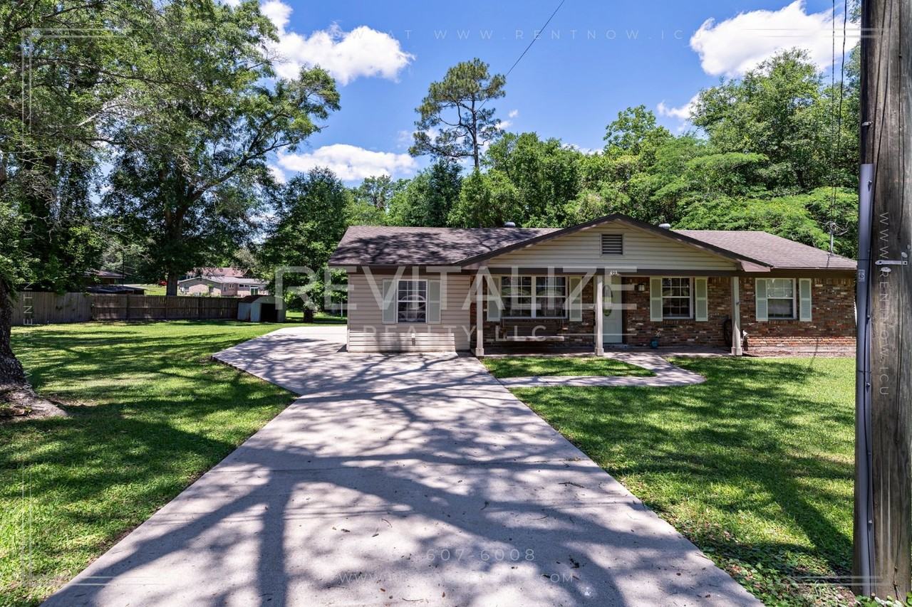 403 Vicks Ln - Photo 3 of 36