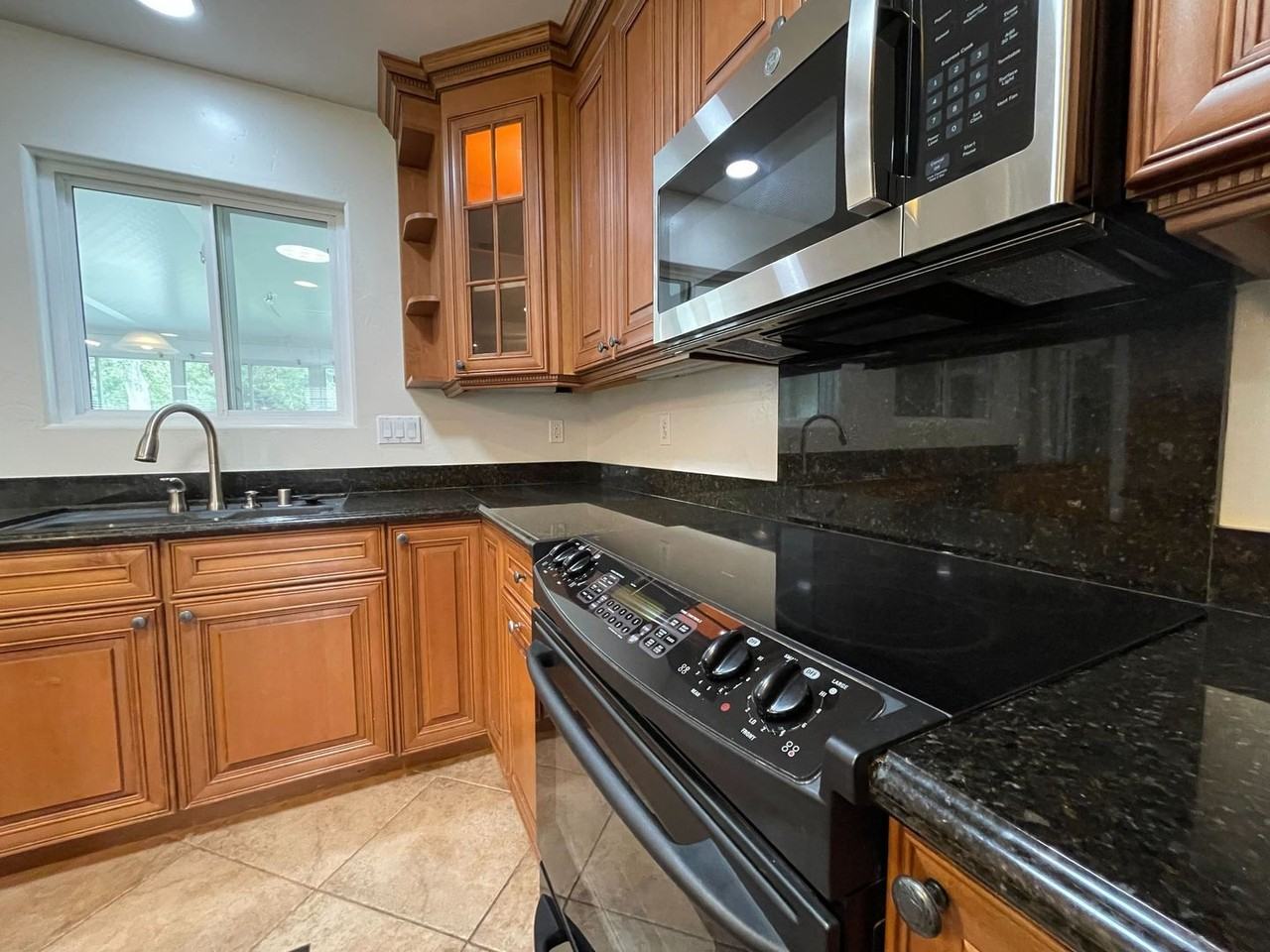 16207 Arena Dr - Photo 2 of 21