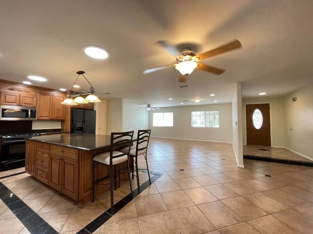 16207 Arena Dr - Photo 3 of 21