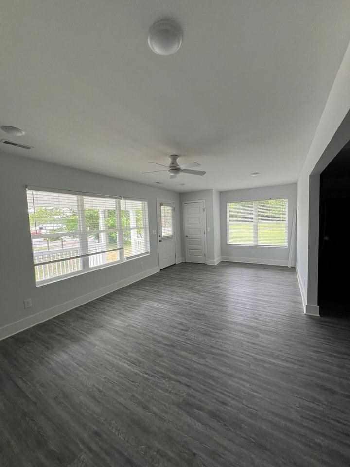 543 7th Ave Nw - Photo 5 of 8