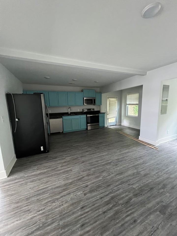 543 7th Ave Nw - Photo 6 of 8