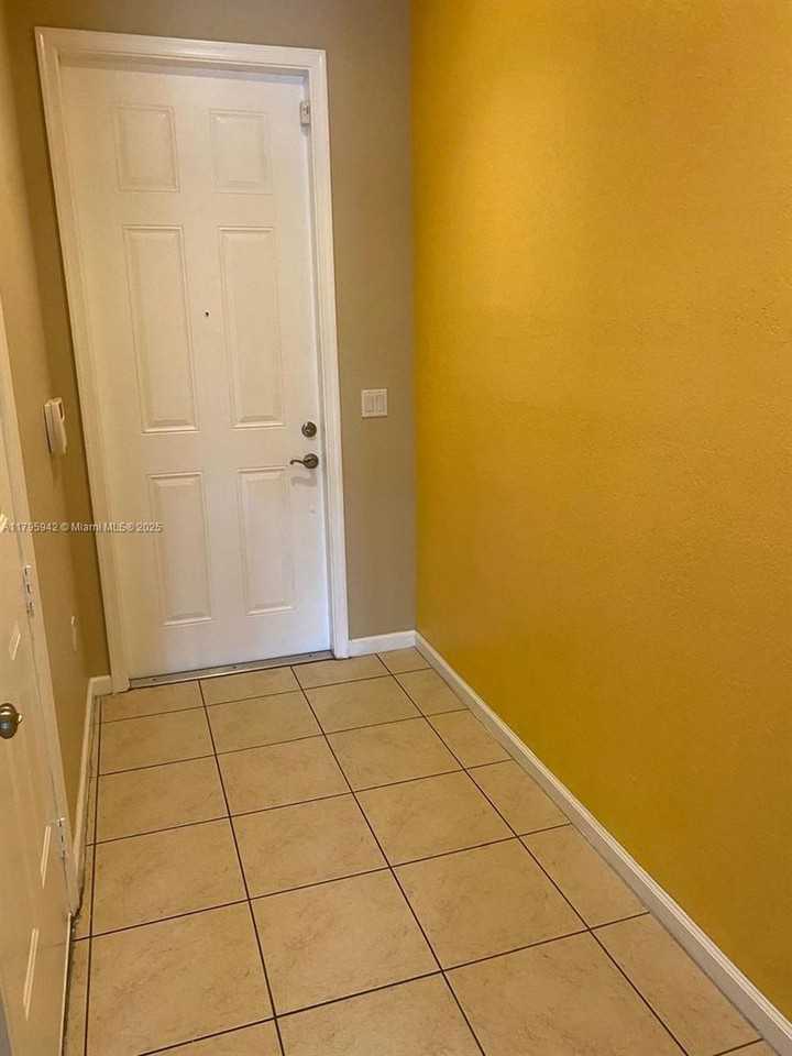 2832 Sw 81st Ave - Photo 2 of 15