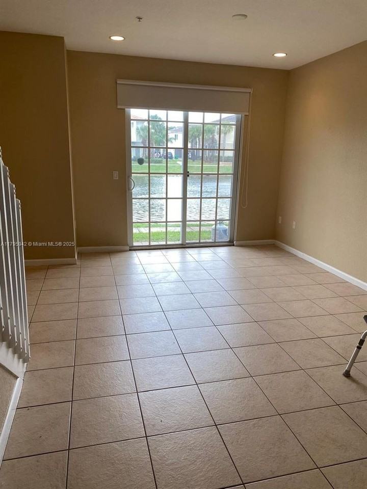 2832 Sw 81st Ave - Photo 3 of 15