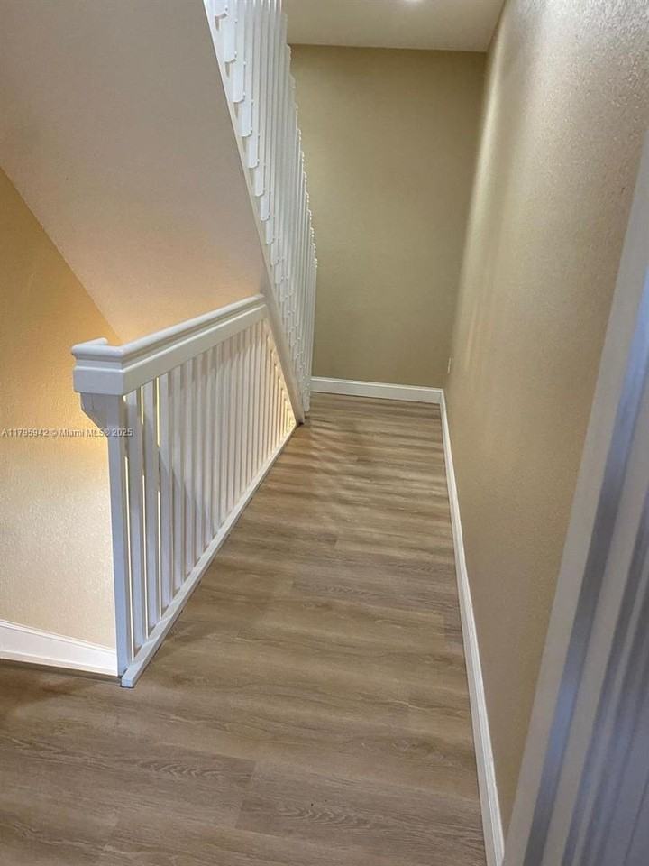 2832 Sw 81st Ave - Photo 5 of 15