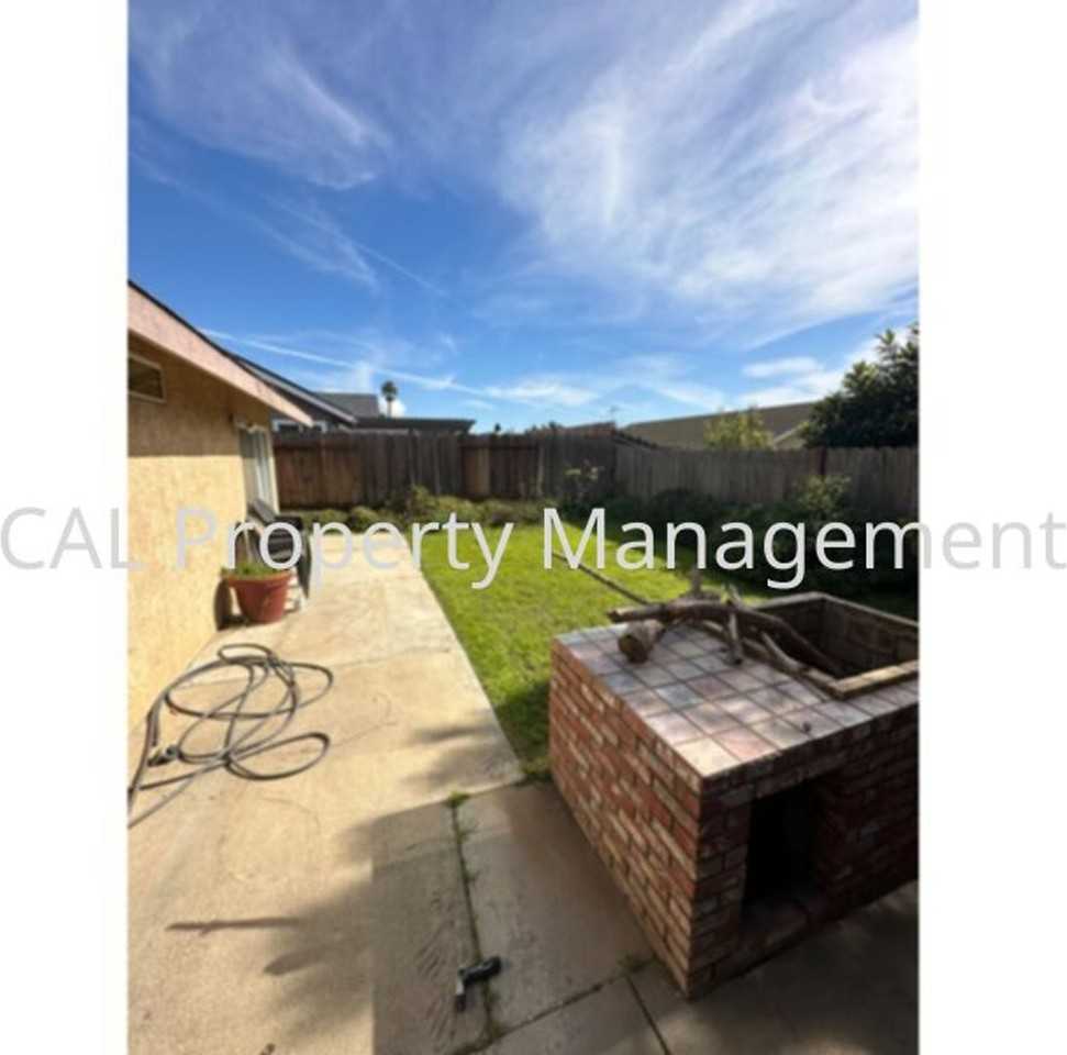 764 Entrada Dr - Photo 3 of 4