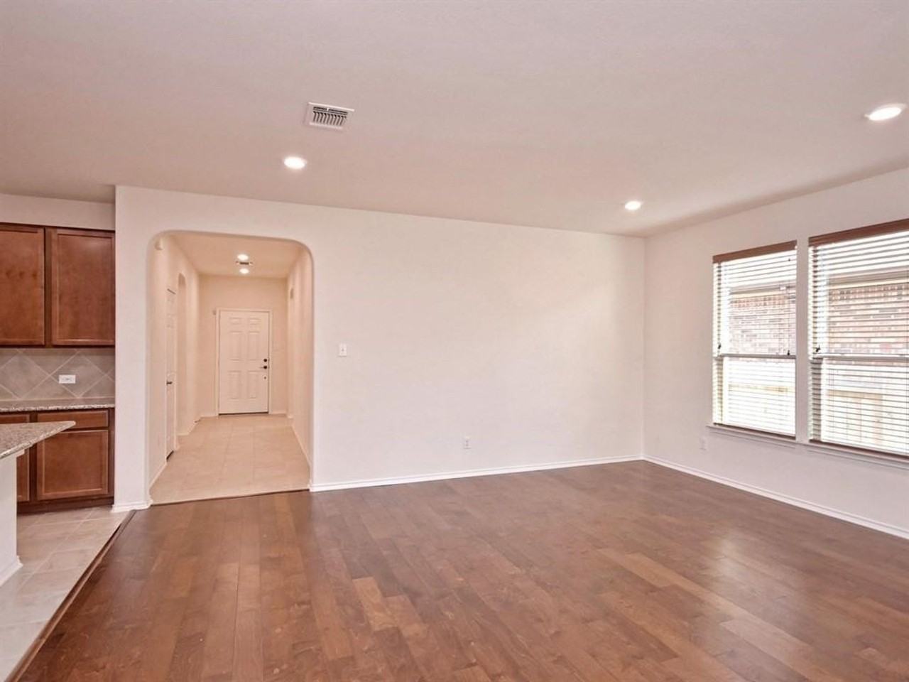 1432 Macfarland St - Photo 4 of 41