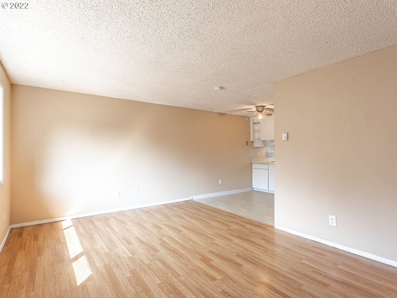 909 W 36th St #B - Photo 5 of 28