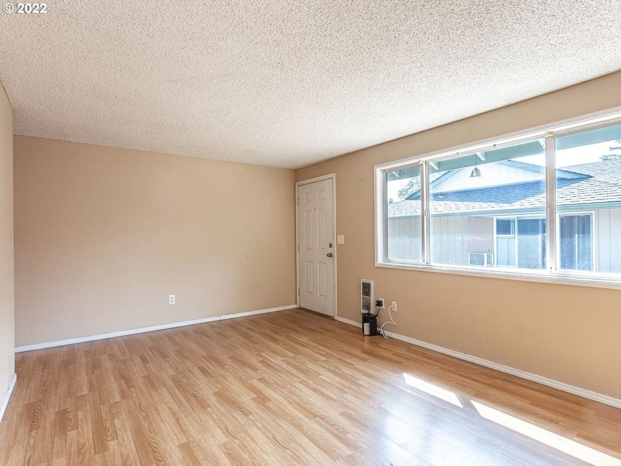 909 W 36th St #B - Photo 6 of 28