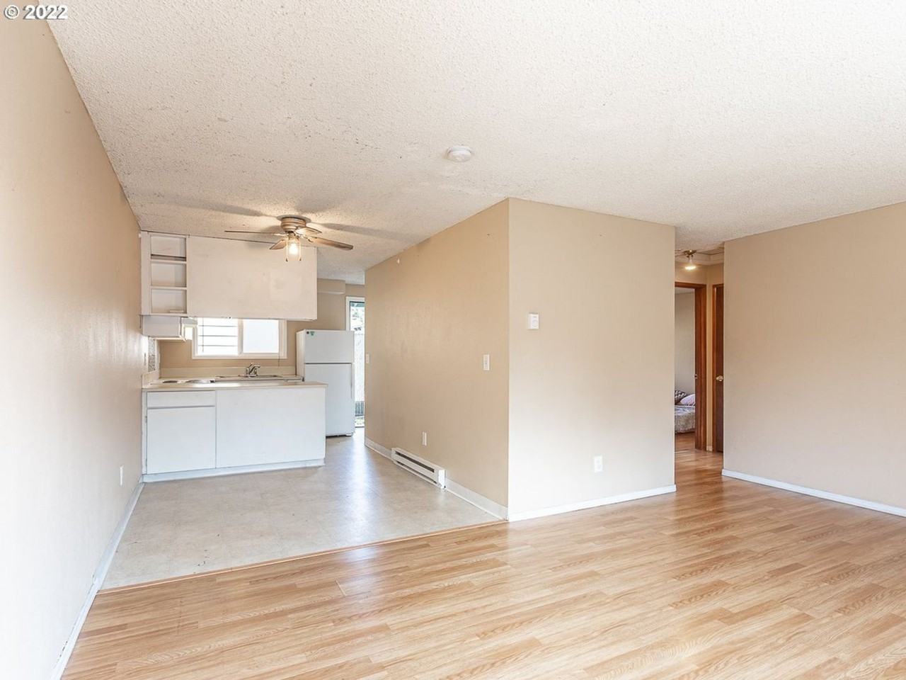 909 W 36th St #B - Photo 7 of 28