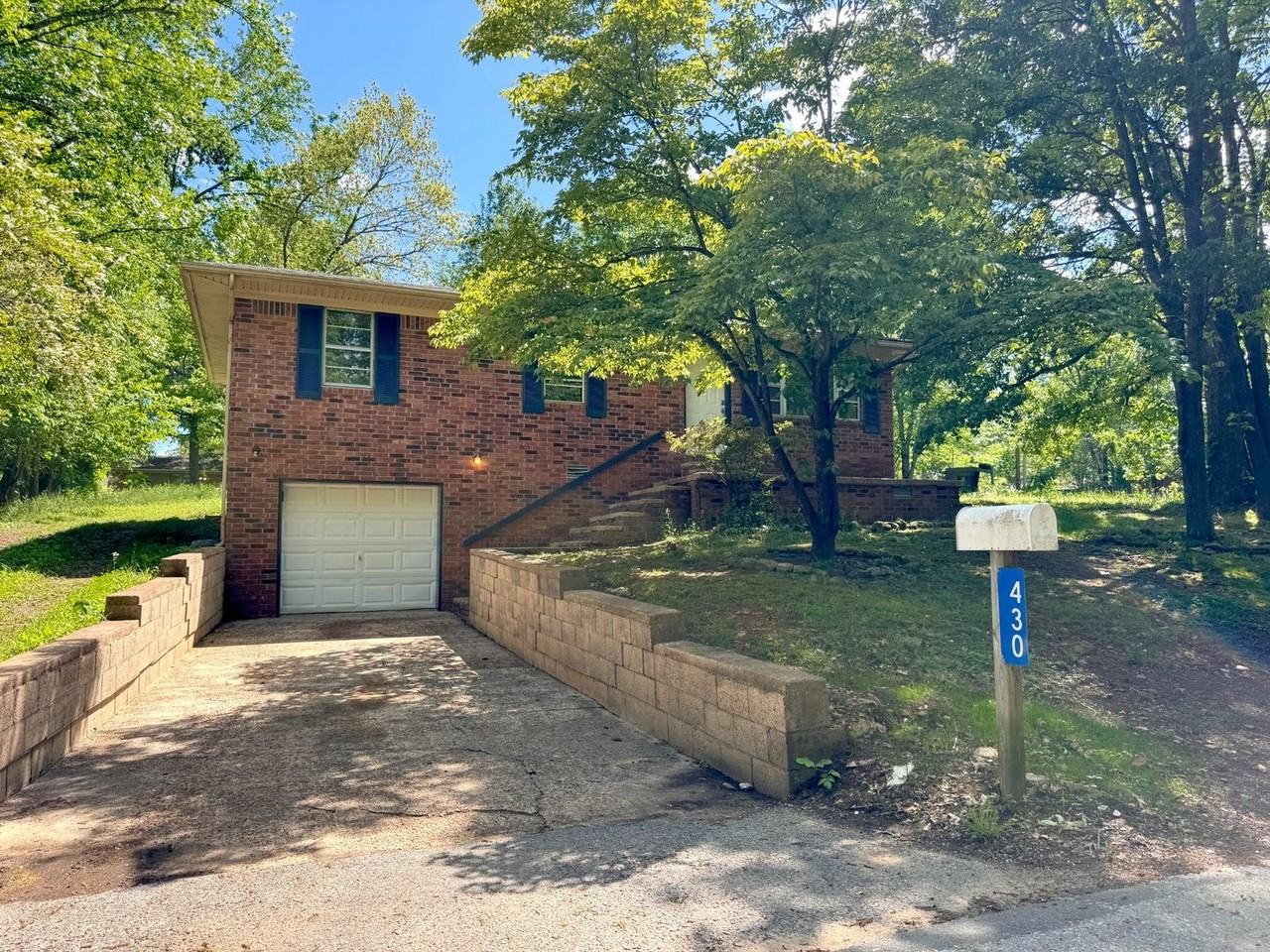 430 Calvin Cir - Photo 2 of 14
