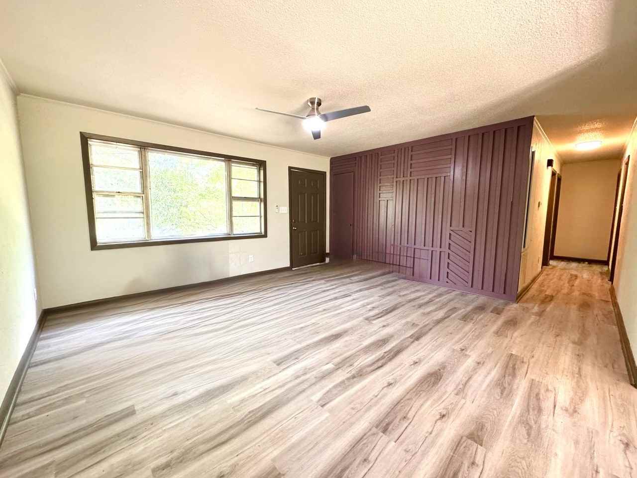 430 Calvin Cir - Photo 3 of 14