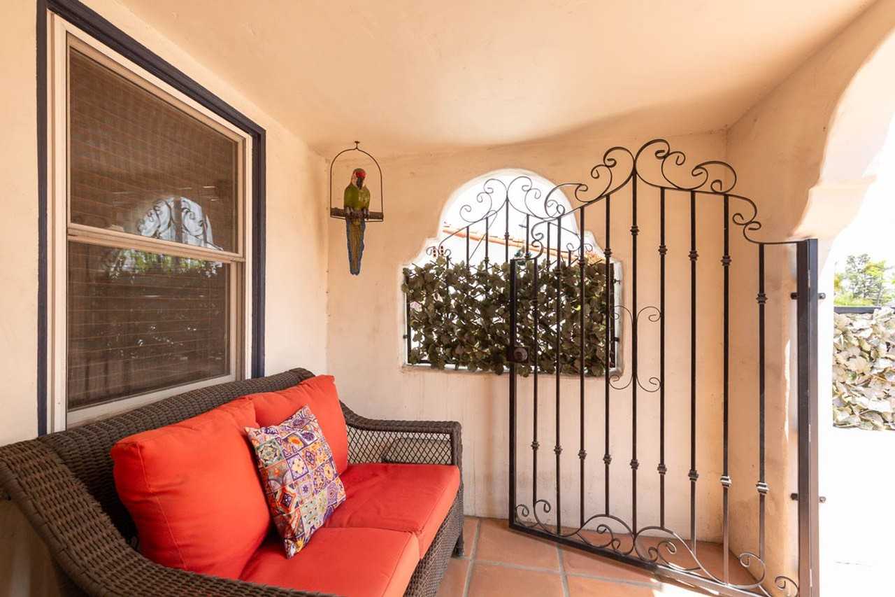 4162 Rochester Rd - Photo 3 of 36