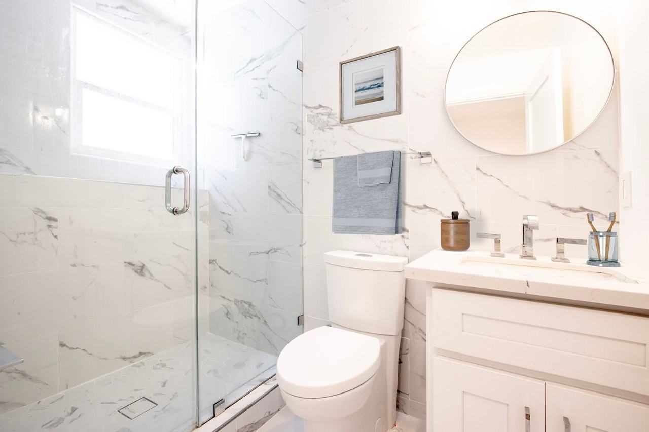 2438 7th St - Photo 4 of 5