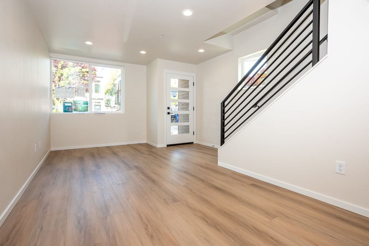 1561 Nw 63rd St - Photo 5 of 41