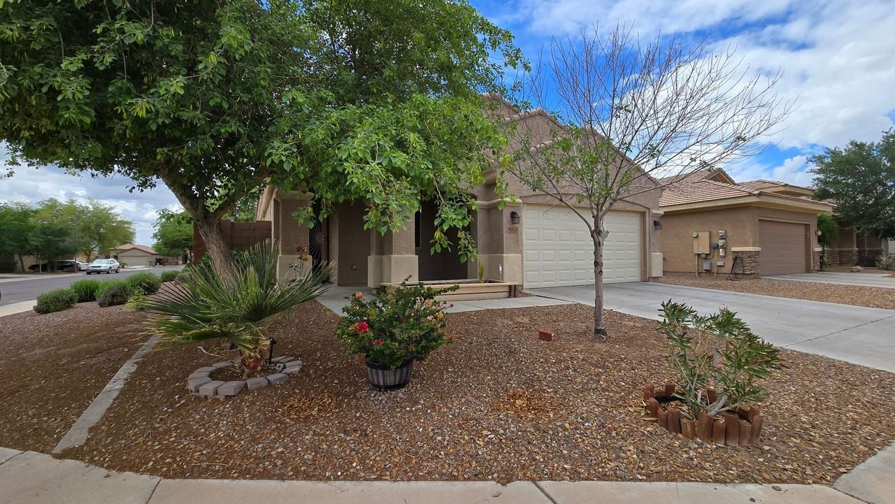 8012 S 70th Dr - Photo 2 of 32