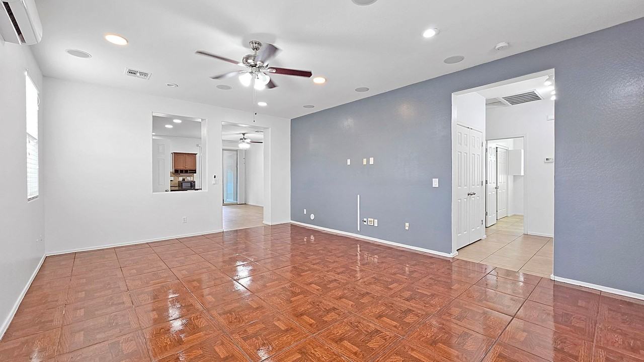 8012 S 70th Dr - Photo 5 of 32
