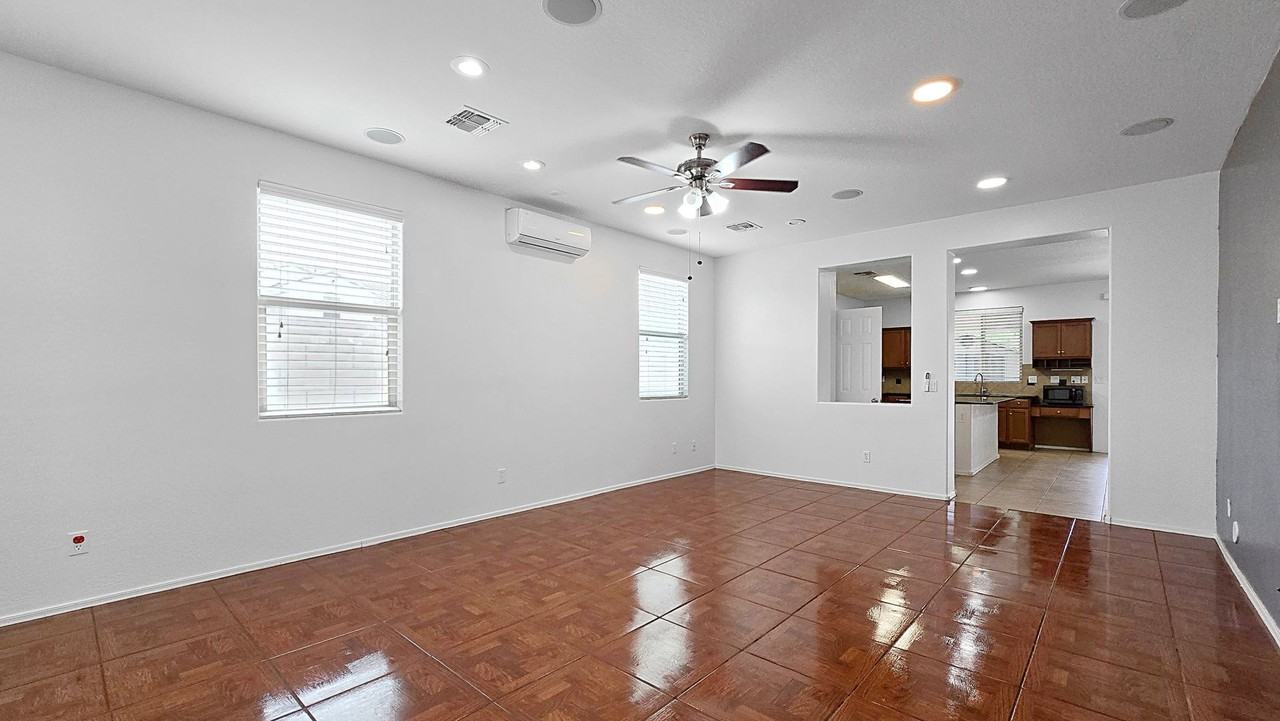 8012 S 70th Dr - Photo 6 of 32