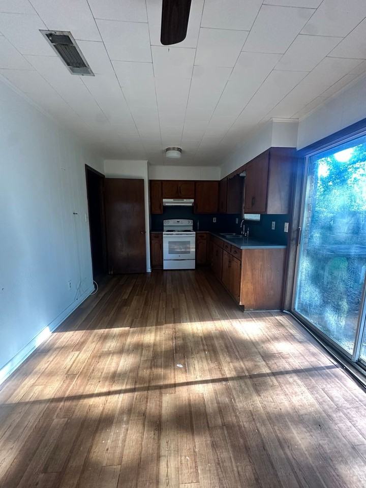 310 Hospital Dr - Photo 2 of 12