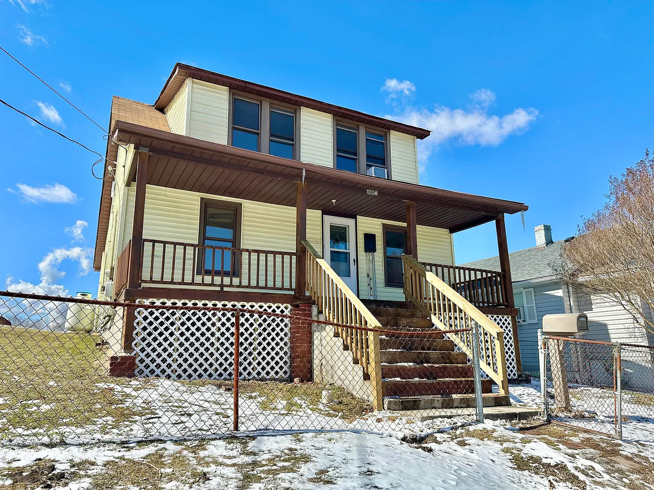 704 N Pocahontas Ave - Photo 3 of 25