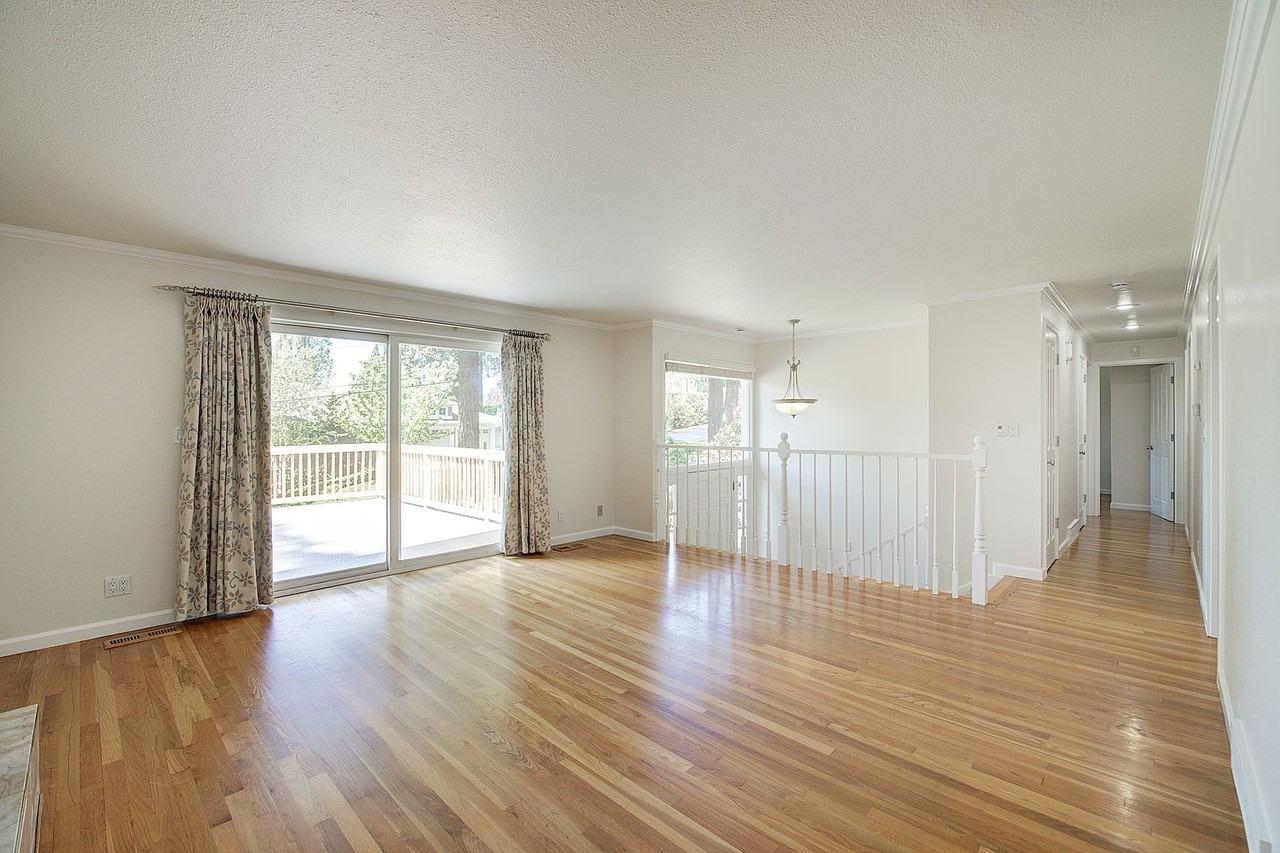 10914 102nd Ave Ne - Photo 3 of 33