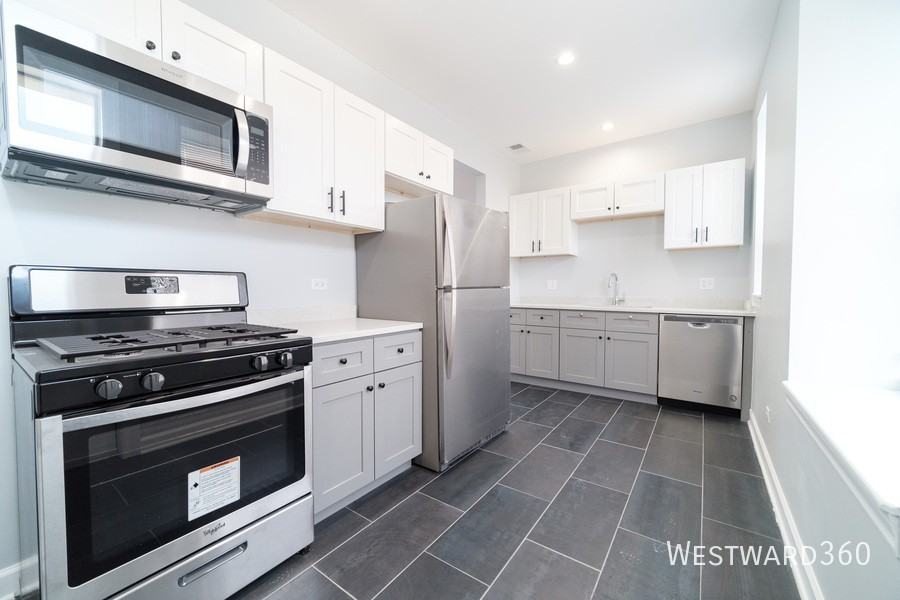 4658 N Albany Ave #1