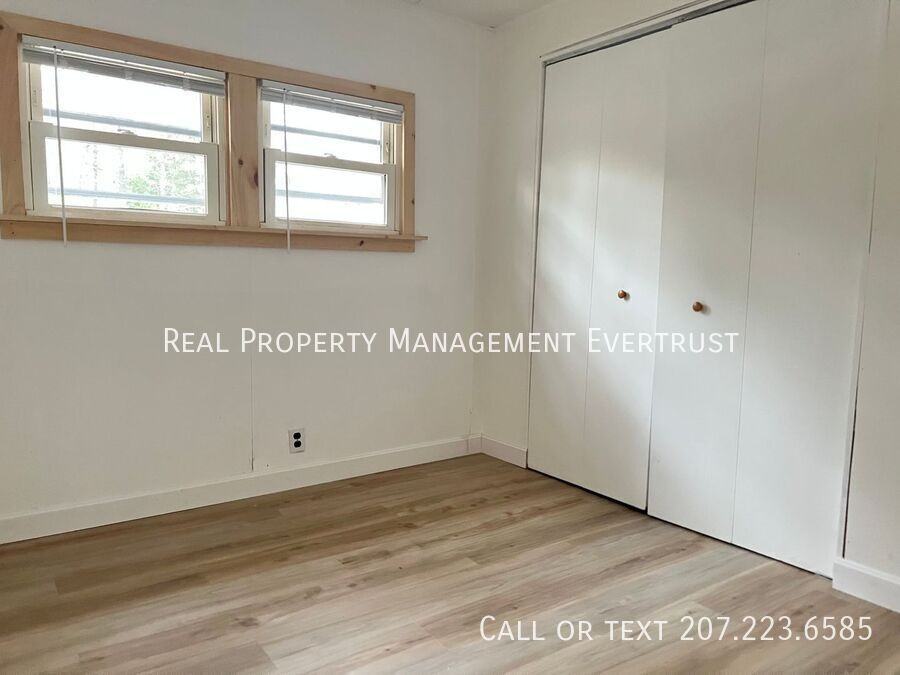 689 Oak Hill Rd - Photo 2 of 12