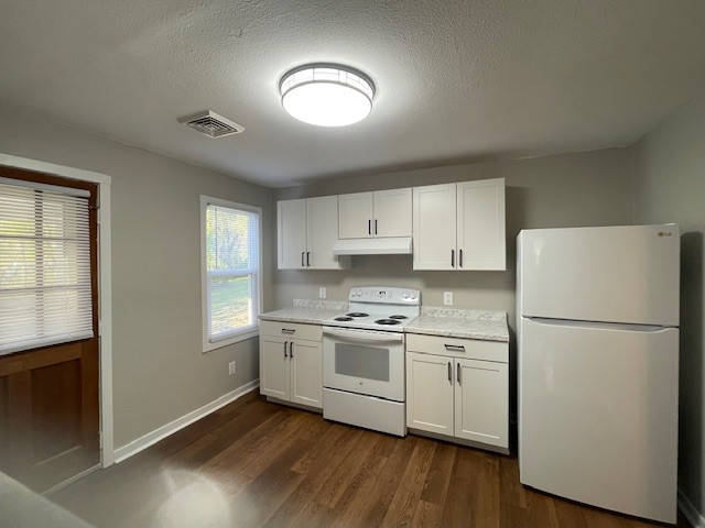 702 Southgate Dr - Photo 3 of 12