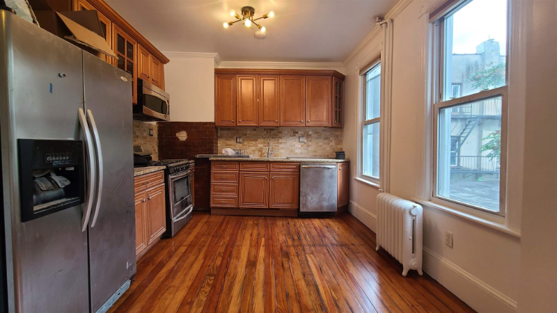 476 Gregory Ave #2 - Photo 3 of 19