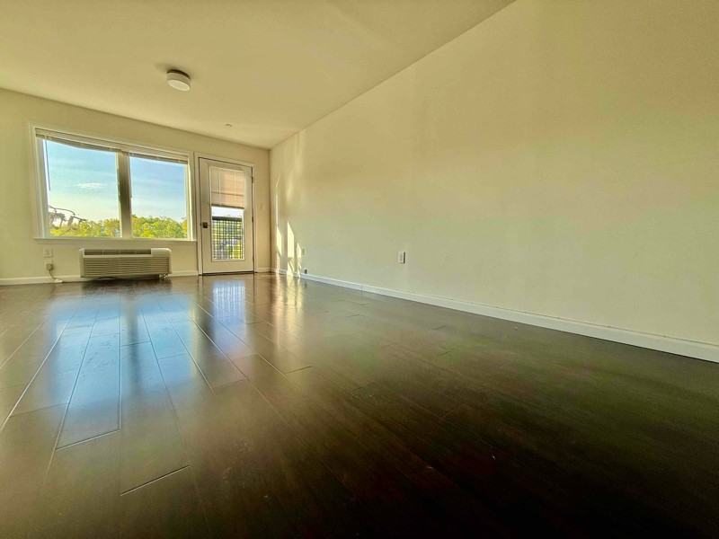 67 Lake St - Photo 2 of 10