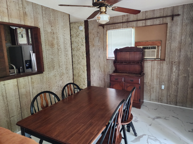 1737 Evergreen St - Photo 3 of 12