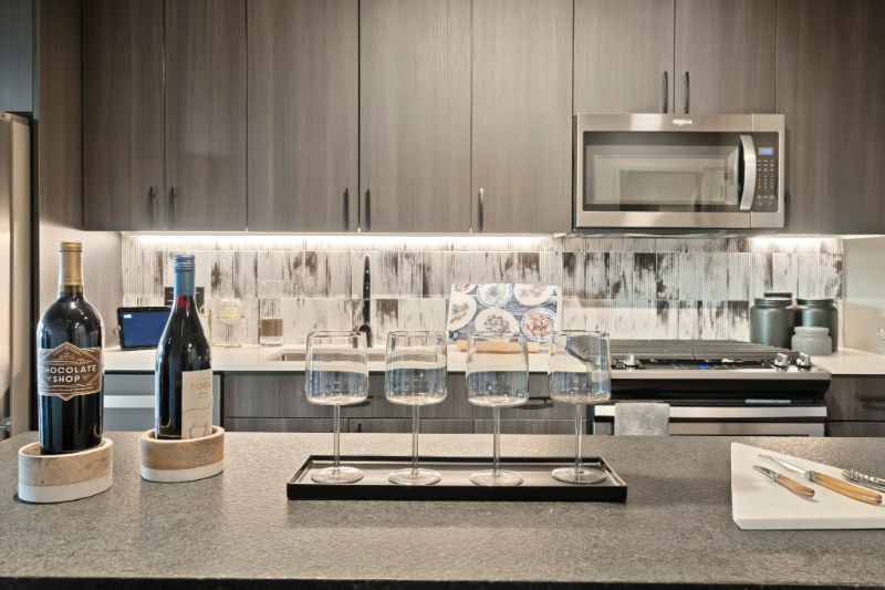 1335 W Lake St - Photo 2 of 16