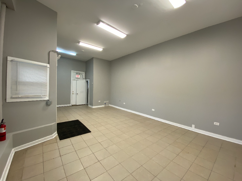 9449 S Loomis St #SF - Photo 4 of 6