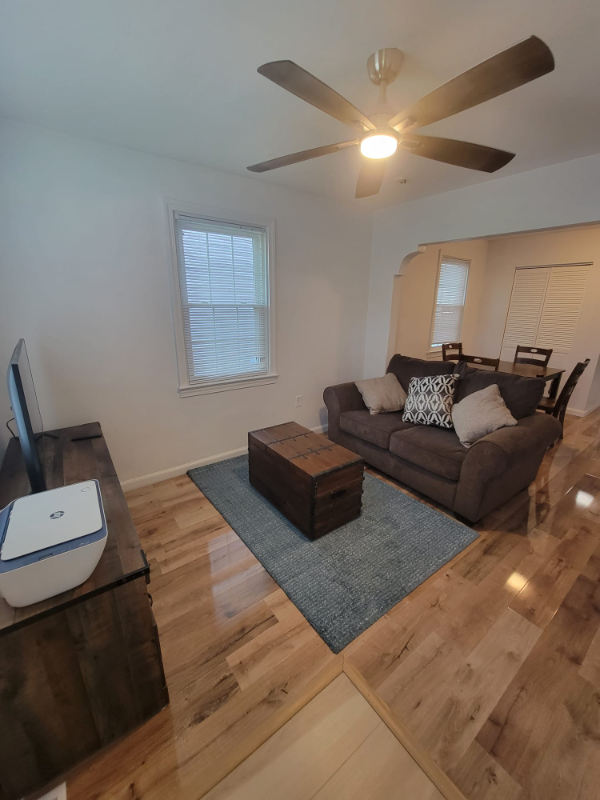 260 W Queen St - Photo 2 of 10