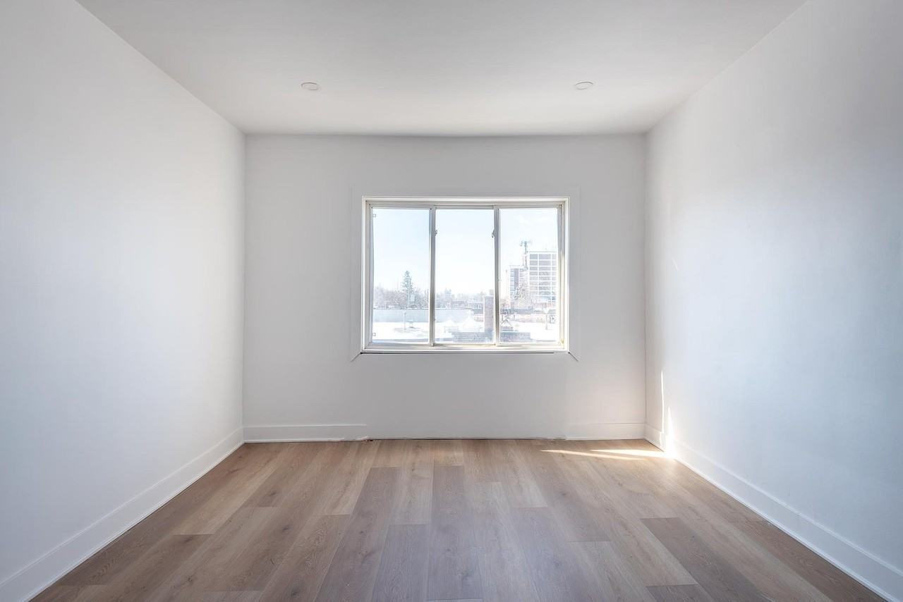 7246 Av Champagneur - Photo 2 of 11