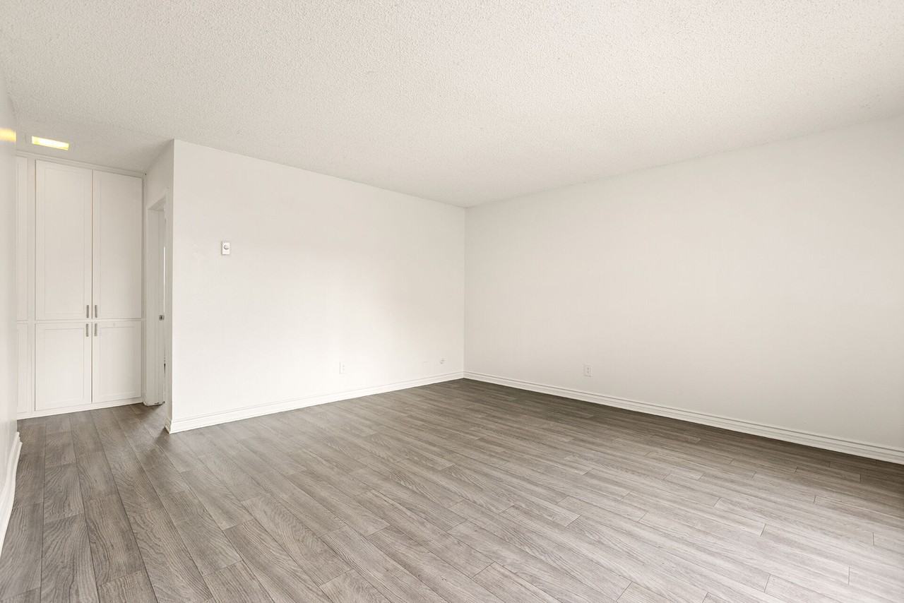 Terre at 1050 Peach - Photo 7 of 14