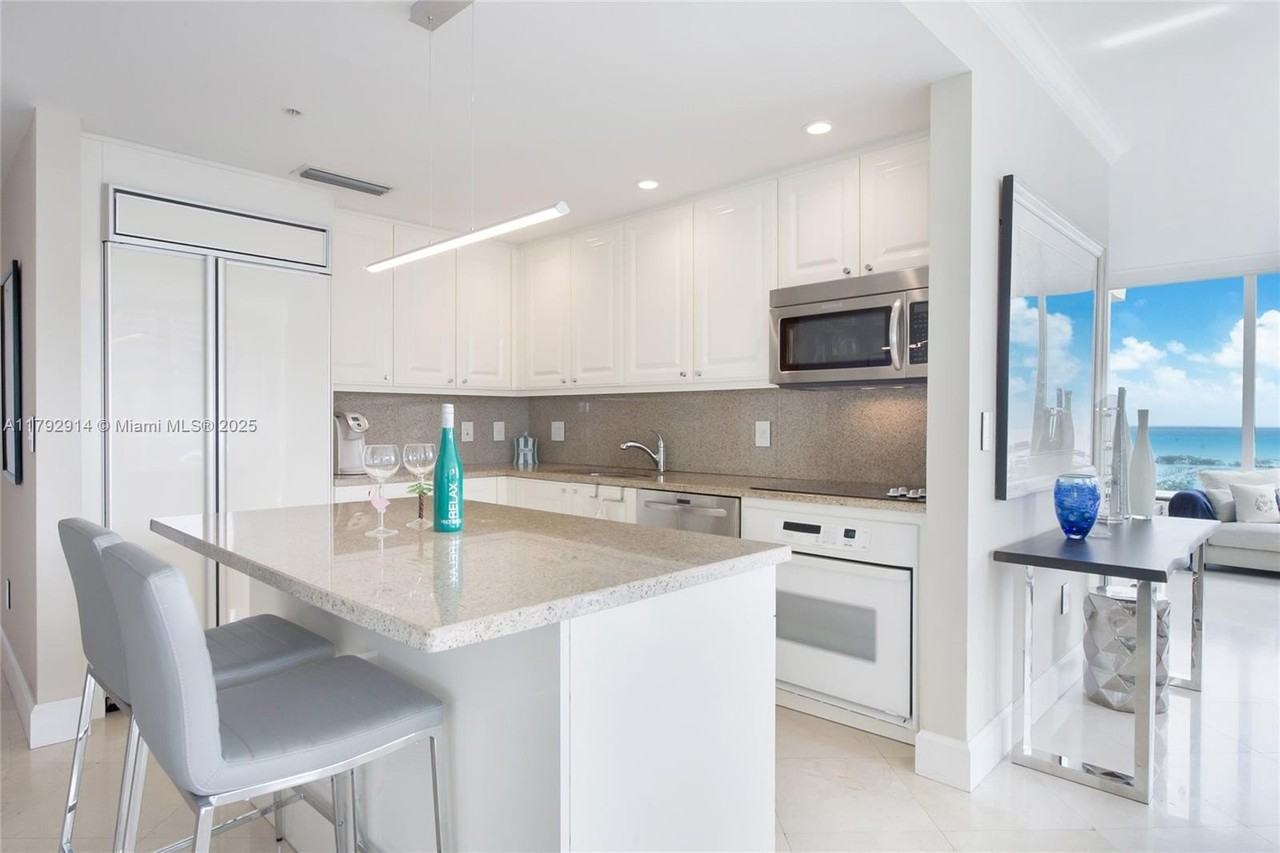 3400 Sw 27th Ave #1003 - Photo 4 of 18